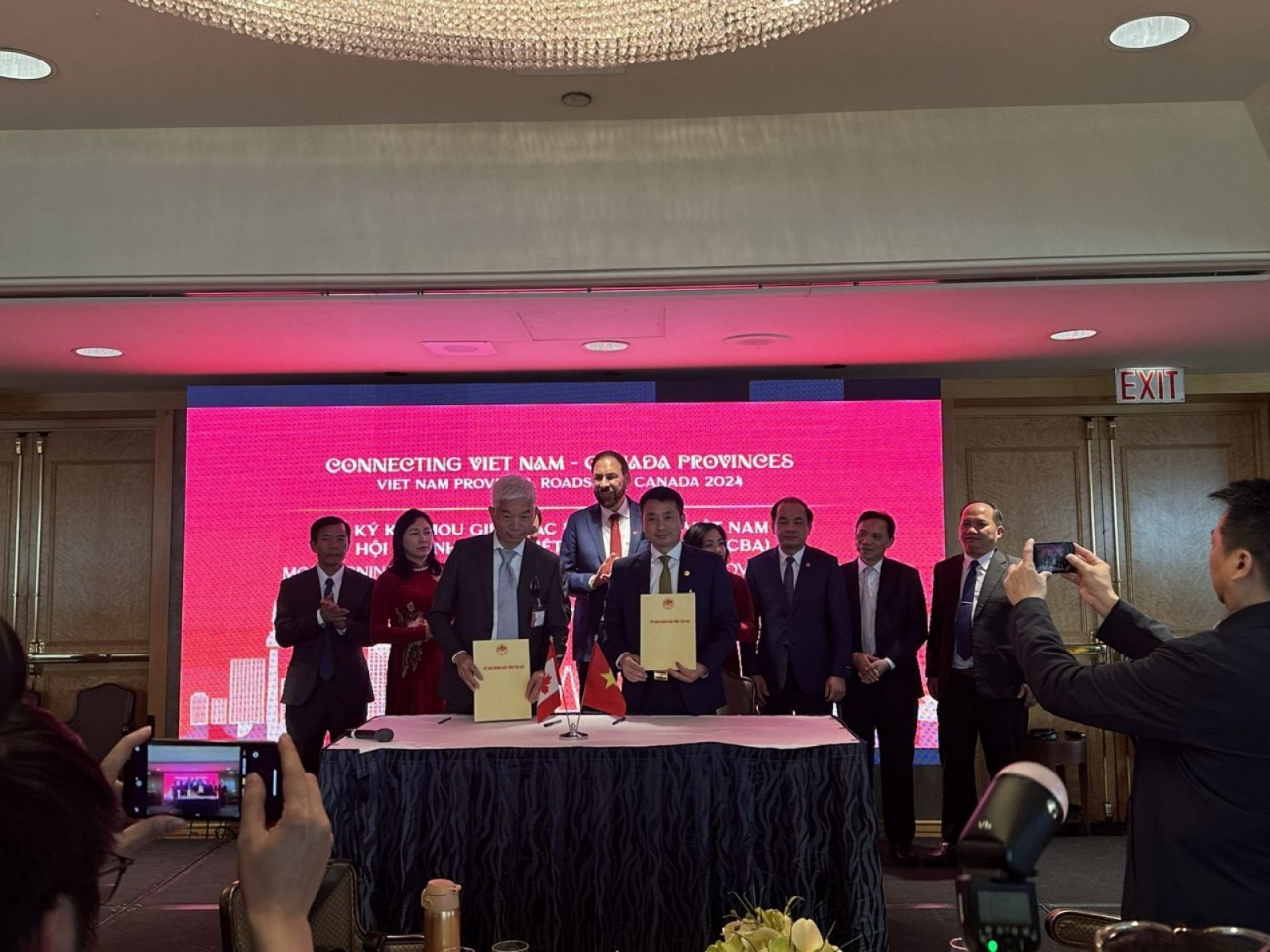 Đẩy mạnh hợp tác về đầu tư và thương mại với địa phương Canada Đẩy mạnh hợp tác về đầu tư và thương mại với địa phương Canada