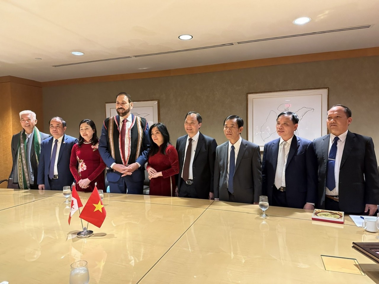 Đẩy mạnh hợp tác về đầu tư và thương mại với địa phương Canada Đẩy mạnh hợp tác về đầu tư và thương mại với địa phương Canada