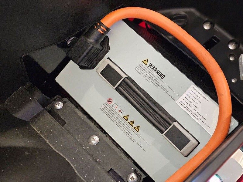 Pin có thể tháo rời để sạc ở nhà