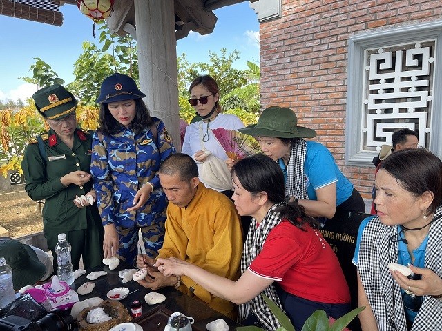 Kiều bào từ 22 quốc gia với hành trình vì biển, đảo quê hương năm 2024 Kiều bào từ 22 quốc gia với hành trình vì biển, đảo quê hương năm 2024