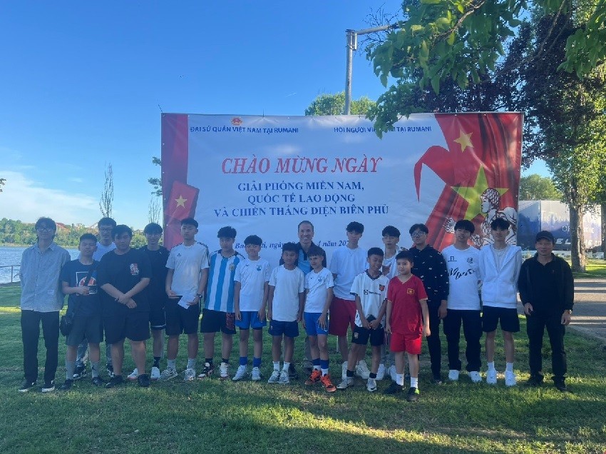 Cộng đồng người Việt tại Romania hòa chung không khí kỷ niệm những ngày lễ lớn