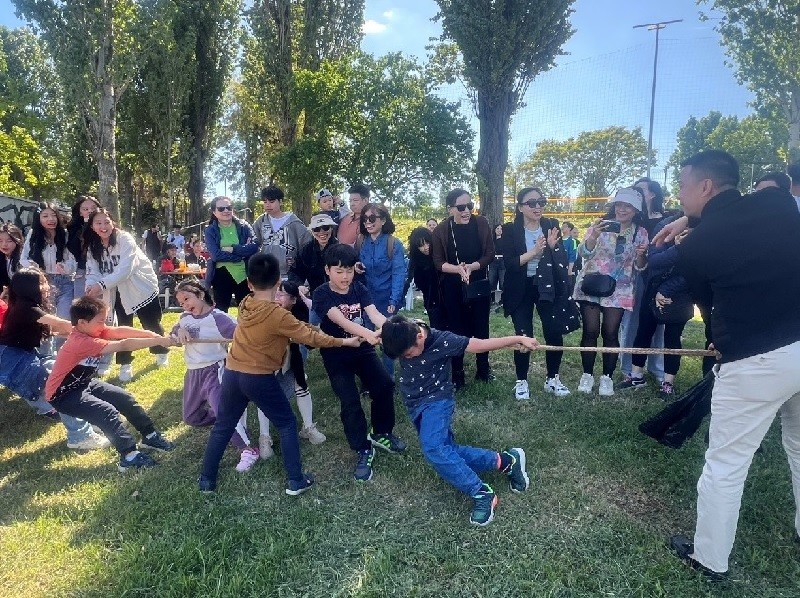 Cộng đồng người Việt tại Romania hòa chung không khí kỷ niệm những ngày lễ lớn