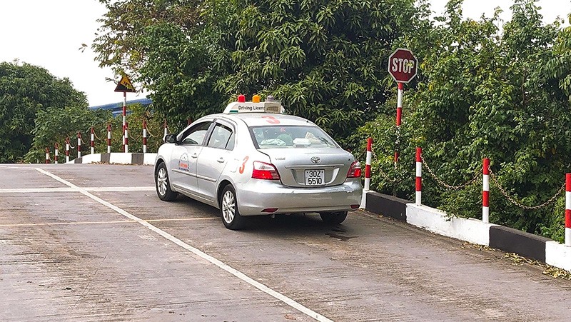 Các lỗi bị trừ điểm trong bài sát hạch dừng và khởi hành xe ngang dốc mới nhất Các lỗi bị trừ điểm trong bài sát hạch dừng và khởi hành xe ngang dốc mới nhất