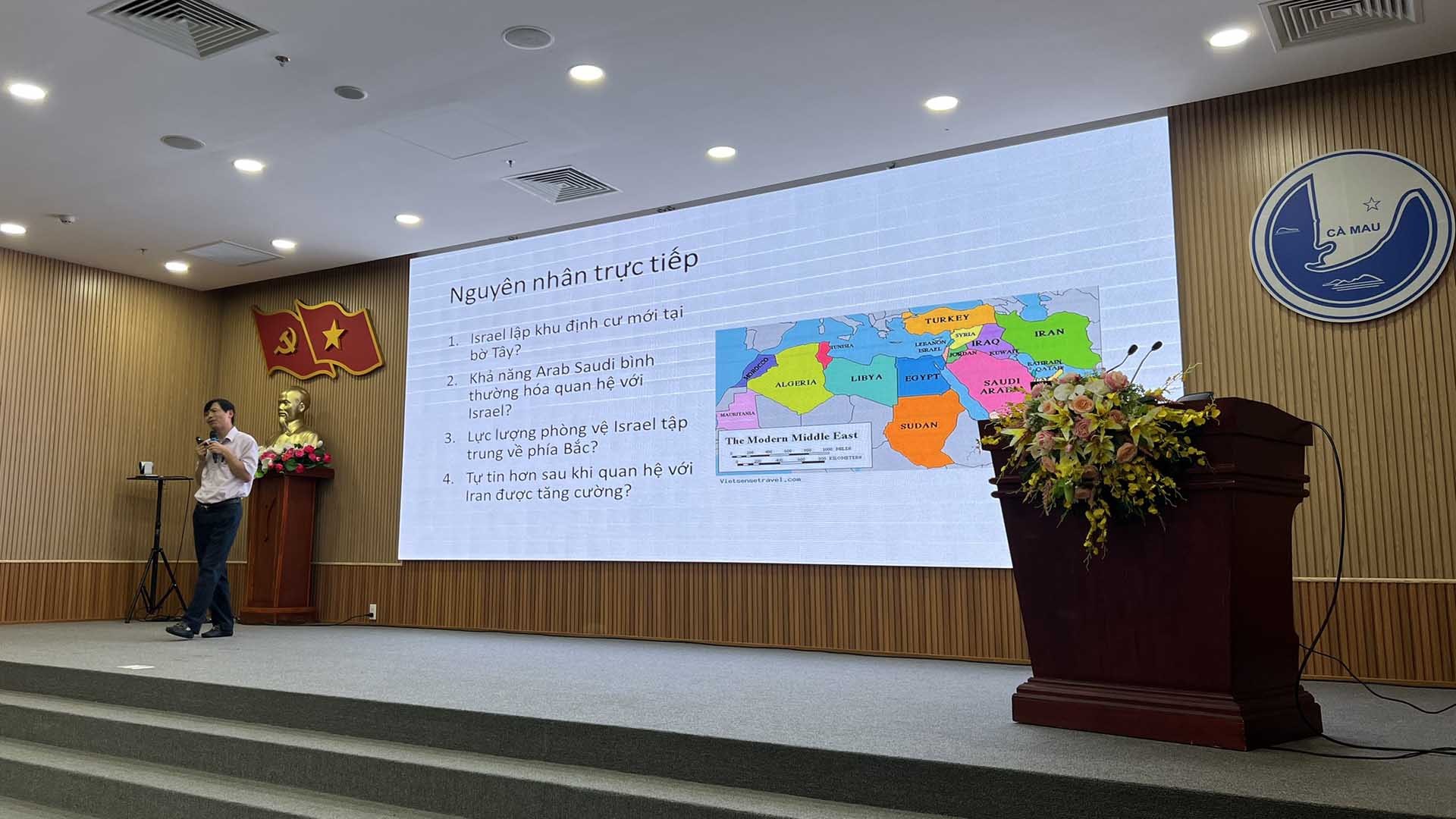 Tham gia chia sẻ tại khóa học là các chuyên gia giàu kinh nghiệm trong công tác đối ngoại. Tham gia chia sẻ tại khóa học là các chuyên gia giàu kinh nghiệm trong công tác đối ngoại.