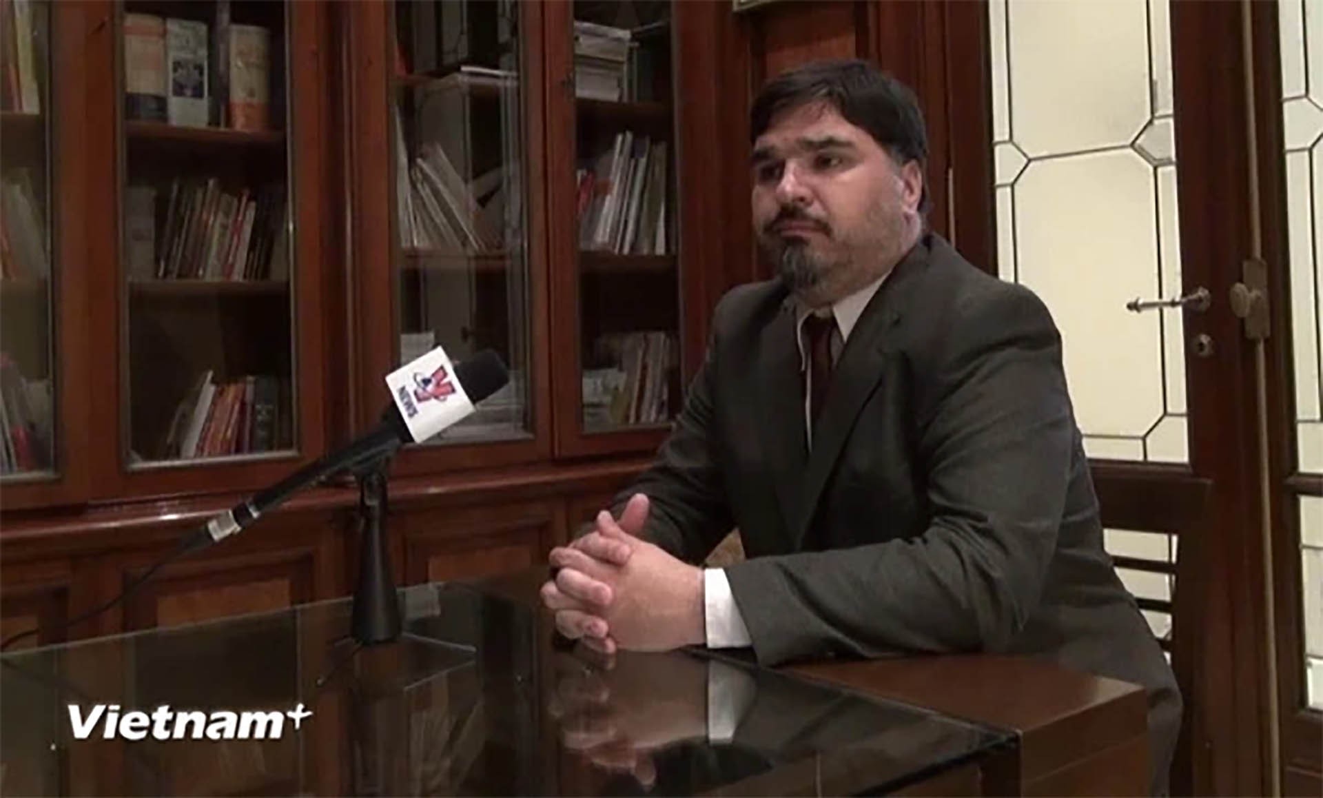 Học giả và báo chí Argentina ca ngợi, đưa tin đậm về Ngày thống nhất đất nước của Việt Nam Học giả và báo chí Argentina ca ngợi, đưa tin đậm về Ngày thống nhất đất nước của Việt Nam