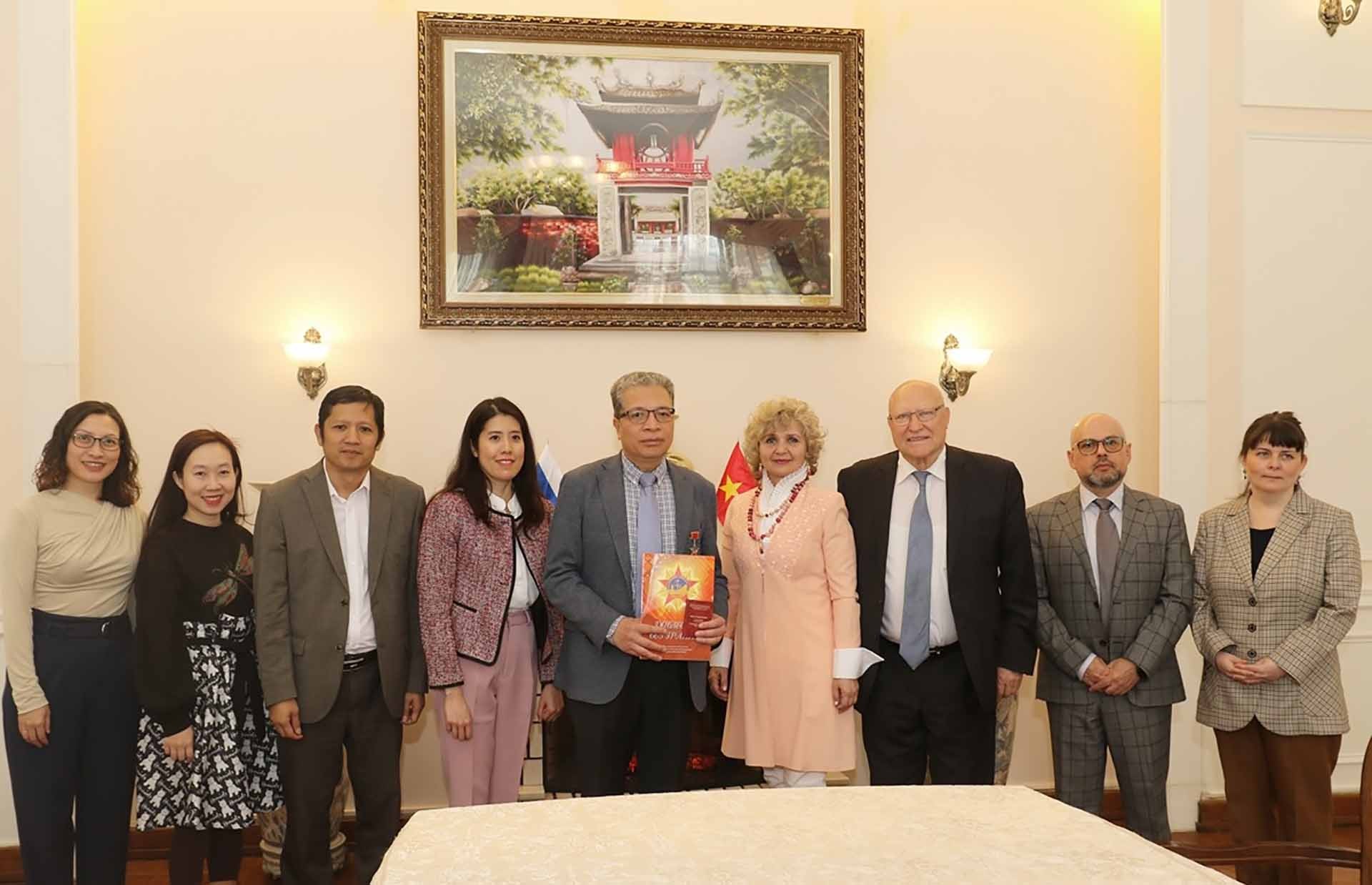 Việt Nam-Liên bang Nga thúc đẩy hợp tác hơn nữa trong lĩnh vực văn học nghệ thuật Việt Nam-Liên bang Nga thúc đẩy hợp tác hơn nữa trong lĩnh vực văn học nghệ thuật