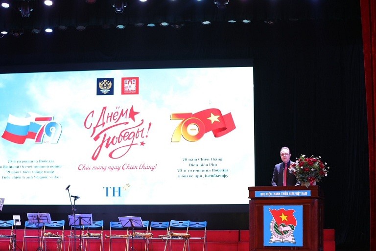 Xúc động chương trình 'Binh đoàn bất tử' tri ân những anh hùng, liệt sĩ Xúc động chương trình 'Binh đoàn bất tử' tri ân những anh hùng, liệt sĩ