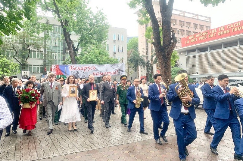 Xúc động chương trình 'Binh đoàn bất tử' tri ân những anh hùng, liệt sĩ Xúc động chương trình 'Binh đoàn bất tử' tri ân những anh hùng, liệt sĩ