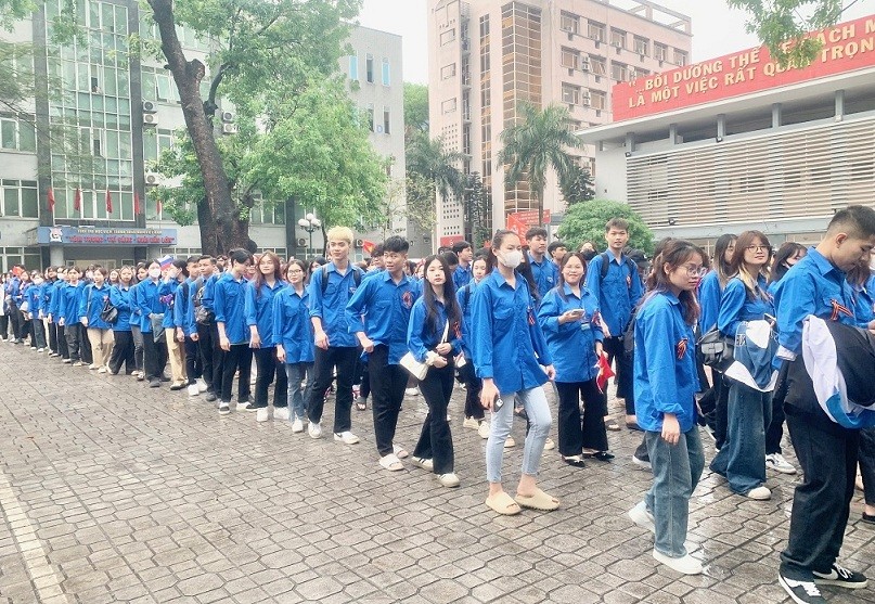 Xúc động chương trình 'Binh đoàn bất tử' tri ân những anh hùng, liệt sĩ Xúc động chương trình 'Binh đoàn bất tử' tri ân những anh hùng, liệt sĩ