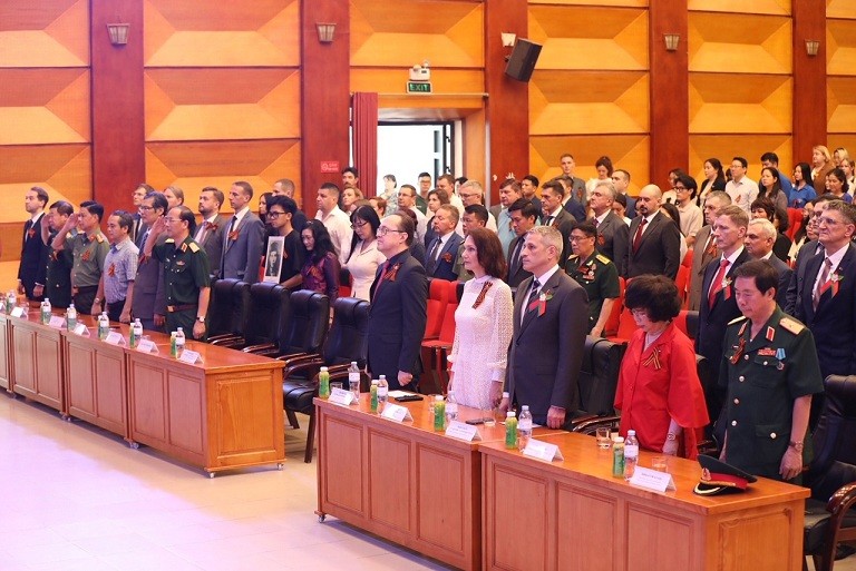 Xúc động chương trình 'Binh đoàn bất tử' tri ân những anh hùng, liệt sĩ Xúc động chương trình 'Binh đoàn bất tử' tri ân những anh hùng, liệt sĩ