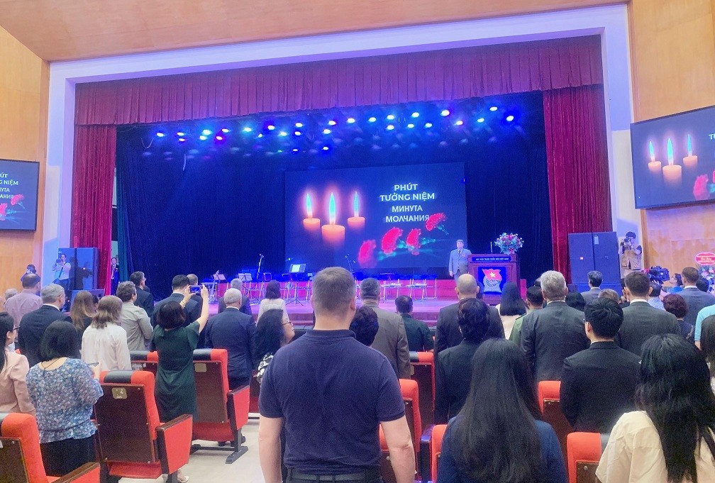 Xúc động chương trình 'Binh đoàn bất tử' tri ân những anh hùng, liệt sĩ Xúc động chương trình 'Binh đoàn bất tử' tri ân những anh hùng, liệt sĩ