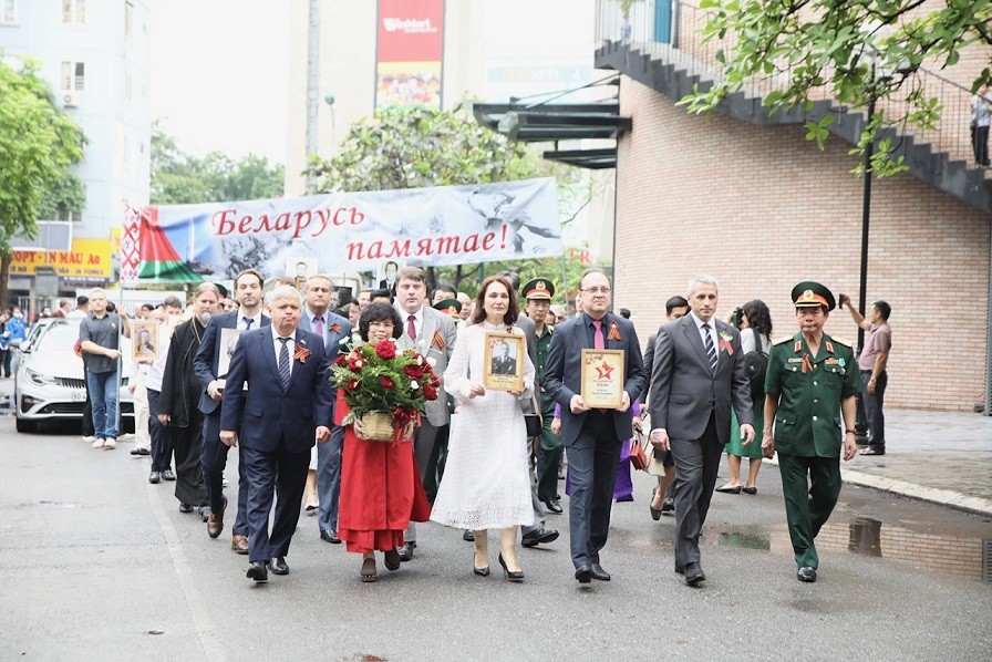 Xúc động chương trình 'Binh đoàn bất tử' tri ân những anh hùng, liệt sĩ Xúc động chương trình 'Binh đoàn bất tử' tri ân những anh hùng, liệt sĩ