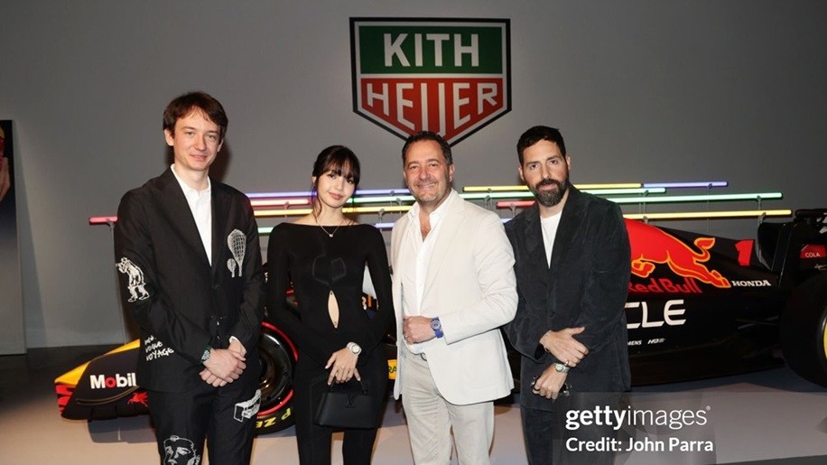 Lisa BlackPink sánh bước cùng bạn trai Frédéric Arnault dự sự kiện