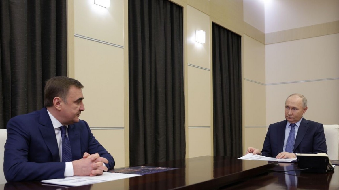 Ảnh ấn tượng (29/4-5/5): Đồn đoán mục đích Tổng thống Nga gặp riêng Thống đốc vùng Tula, Ukraine bắn lựu pháo ‘vua chiến trường’, Dải Gaza đổ nát