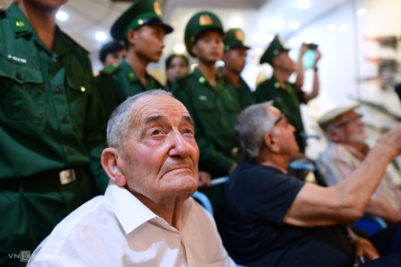 Ba cựu binh Pháp xúc động quay lại chiến trường Điện Biên Phủ Ba cựu binh Pháp xúc động quay lại chiến trường Điện Biên Phủ