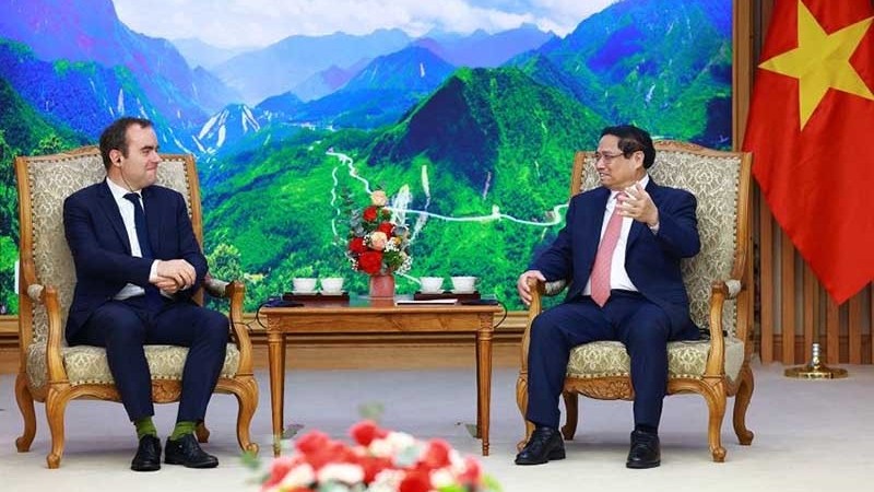 Thủ tướng Phạm Minh Chính tiếp Bộ trưởng Bộ Quân đội Cộng hòa Pháp Sébastien Lecornu