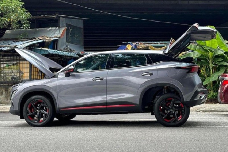 Chiếc Chery Omoda 5 tại Malaysia đang lưu thông trên đường thì bị gãy trục sau. Chiếc Chery Omoda 5 tại Malaysia đang lưu thông trên đường thì bị gãy trục sau.