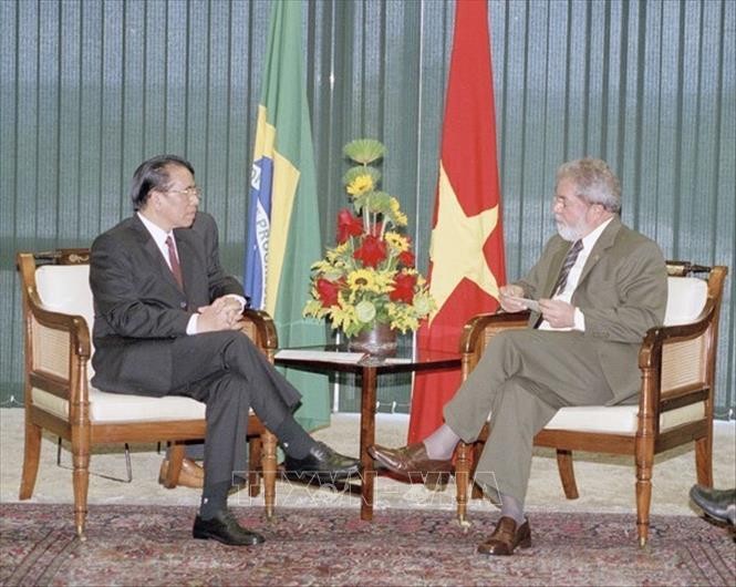 Tổng thống Brazil Luis Ignacio Lula da Silva hội đàm với Tổng Bí thư Nông Đức Mạnh thăm hữu nghị chính thức Brazil, ngày 29/5/2007. Hai nhà lãnh đạo nhất trí nâng cấp quan hệ hai nước lên đối tác toàn diện. (Nguồn: TTXVN) Tổng thống Brazil Luis Ignacio Lula da Silva hội đàm với Tổng Bí thư Nông Đức Mạnh thăm hữu nghị chính thức Brazil, ngày 29/5/2007. Hai nhà lãnh đạo nhất trí nâng cấp quan hệ hai nước lên đối tác toàn diện. (Nguồn: TTXVN)