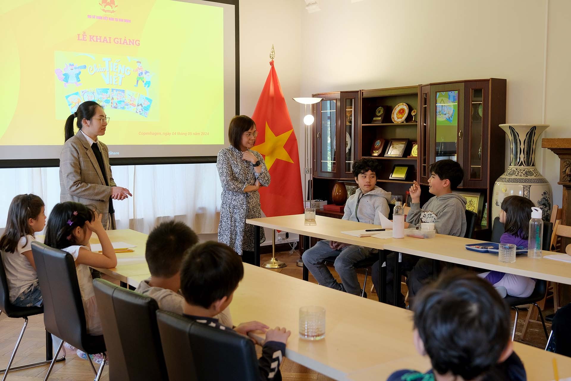 Khai giảng lớp học tiếng Việt cho con em cộng đồng người Việt Nam tại Đan Mạch Khai giảng lớp học tiếng Việt cho con em cộng đồng người Việt Nam tại Đan Mạch