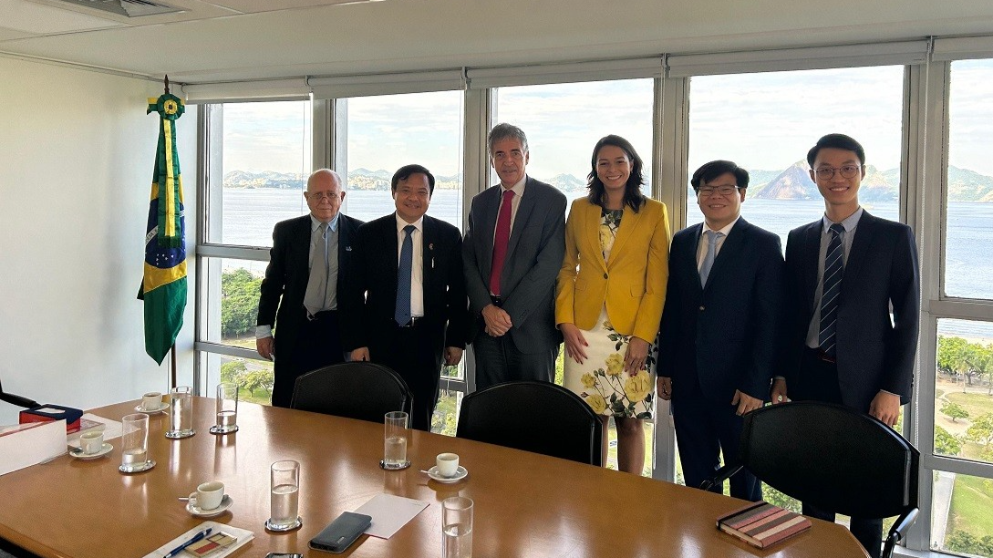 Đại sứ Bùi Văn Nghị: Đánh dấu 35 năm Việt Nam-Brazil bằng những hợp tác thực chất và hiệu quả hơn nữa Đại sứ Bùi Văn Nghị: Đánh dấu 35 năm Việt Nam-Brazil bằng những hợp tác thực chất và hiệu quả hơn nữa