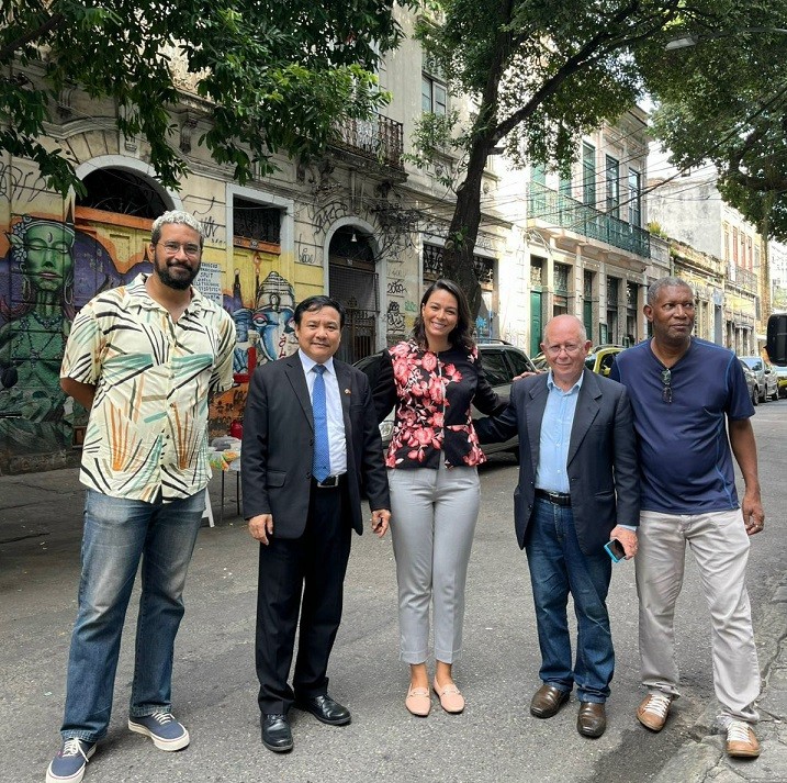 Đại sứ Bùi Văn Nghị: Đánh dấu 35 năm Việt Nam-Brazil bằng những hợp tác thực chất và hiệu quả hơn nữa Đại sứ Bùi Văn Nghị: Đánh dấu 35 năm Việt Nam-Brazil bằng những hợp tác thực chất và hiệu quả hơn nữa