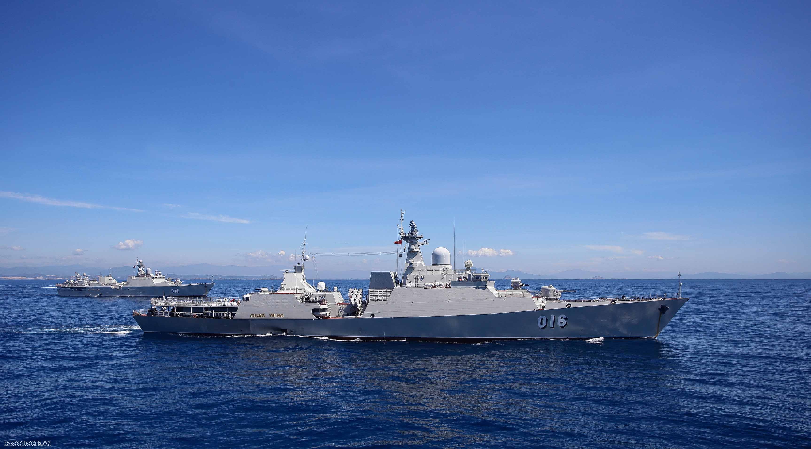 Biên đội Tàu 015-Trần Hưng Đạo, 016-Quang Trung, Lữ đoàn 162, Vùng 4 Hải quân huấn luyện trên biển. Ảnh: Đức Thu Biên đội Tàu 015-Trần Hưng Đạo, 016-Quang Trung, Lữ đoàn 162, Vùng 4 Hải quân huấn luyện trên biển. Ảnh: Đức Thu