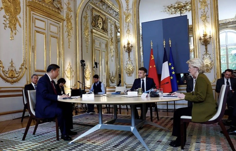 cuộc họp ba bên tại Cung điện Elysee ở Paris vào ngày 6/5/2024 (Nguồn: Reuters) cuộc họp ba bên tại Cung điện Elysee ở Paris vào ngày 6/5/2024 (Nguồn: Reuters)