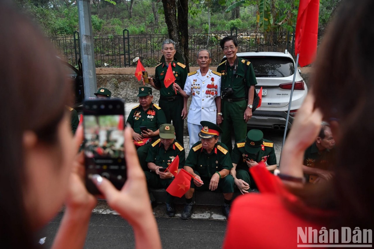 Kỷ niệm 70 năm Chiến thắng Điện Biên Phủ: Cả Điện Biên như sống lại phút giây lịch sử hào hùng Kỷ niệm 70 năm Chiến thắng Điện Biên Phủ: Cả Điện Biên như sống lại phút giây lịch sử hào hùng