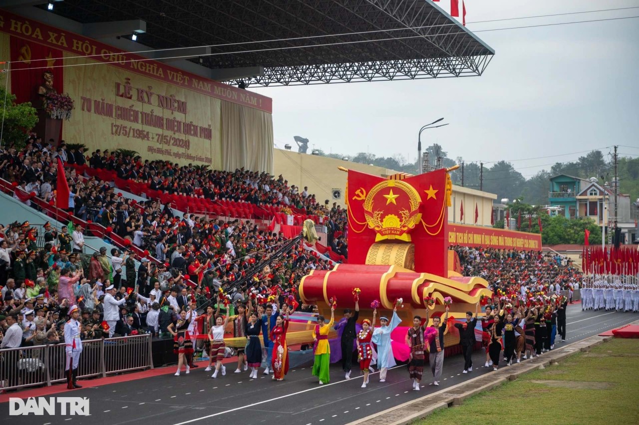 Kỷ niệm 70 năm Chiến thắng Điện Biên Phủ: Cả Điện Biên như sống lại phút giây lịch sử hào hùng Kỷ niệm 70 năm Chiến thắng Điện Biên Phủ: Cả Điện Biên như sống lại phút giây lịch sử hào hùng