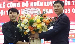 Báo Hàn Quốc lo ngại HLV Park Hang Seo có thể ảnh hưởng đến HLV Kim Sang Sik