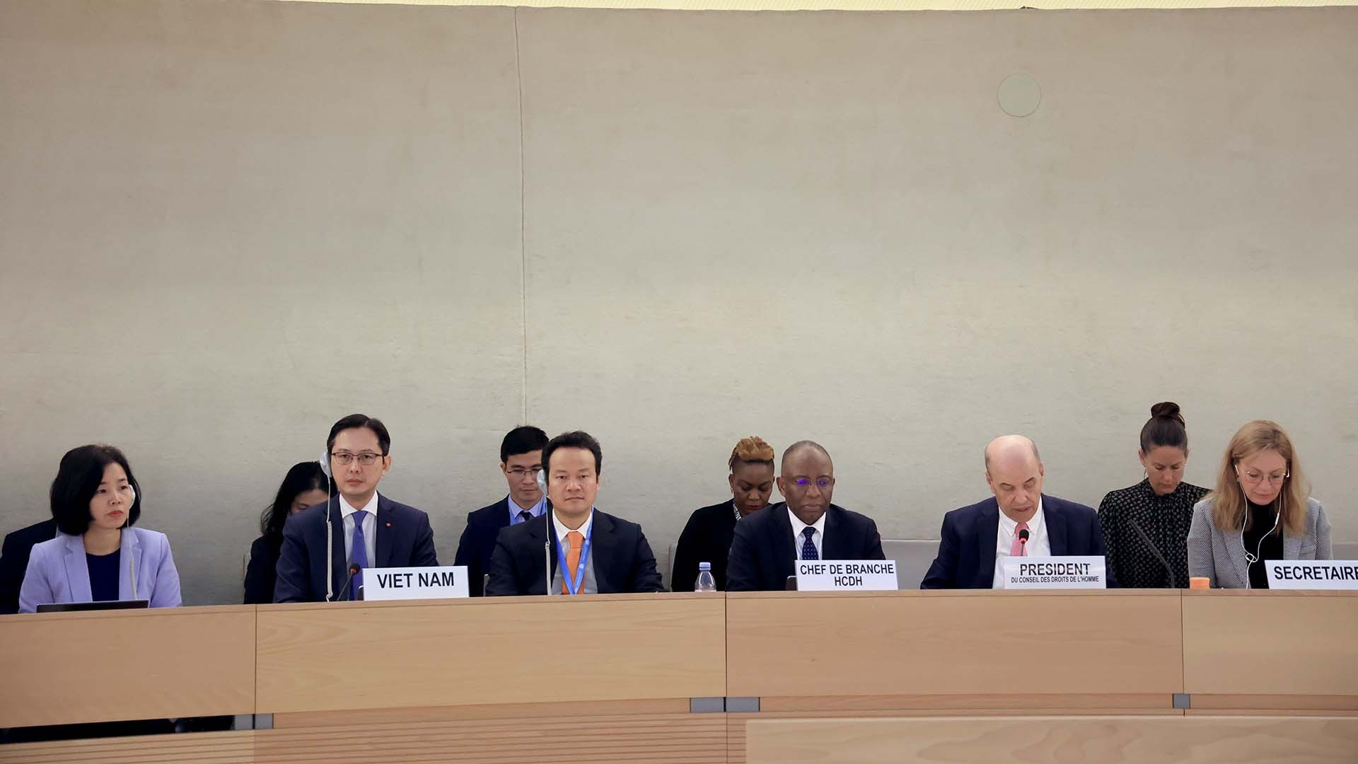 Đoàn đại biểu Việt Nam do Thứ trưởng Ngoại giao Đỗ Hùng Việt dẫn đầu tại Phiên đối thoại. (Nguồn: TTXVN) Đoàn đại biểu Việt Nam do Thứ trưởng Ngoại giao Đỗ Hùng Việt dẫn đầu tại Phiên đối thoại. (Nguồn: TTXVN)