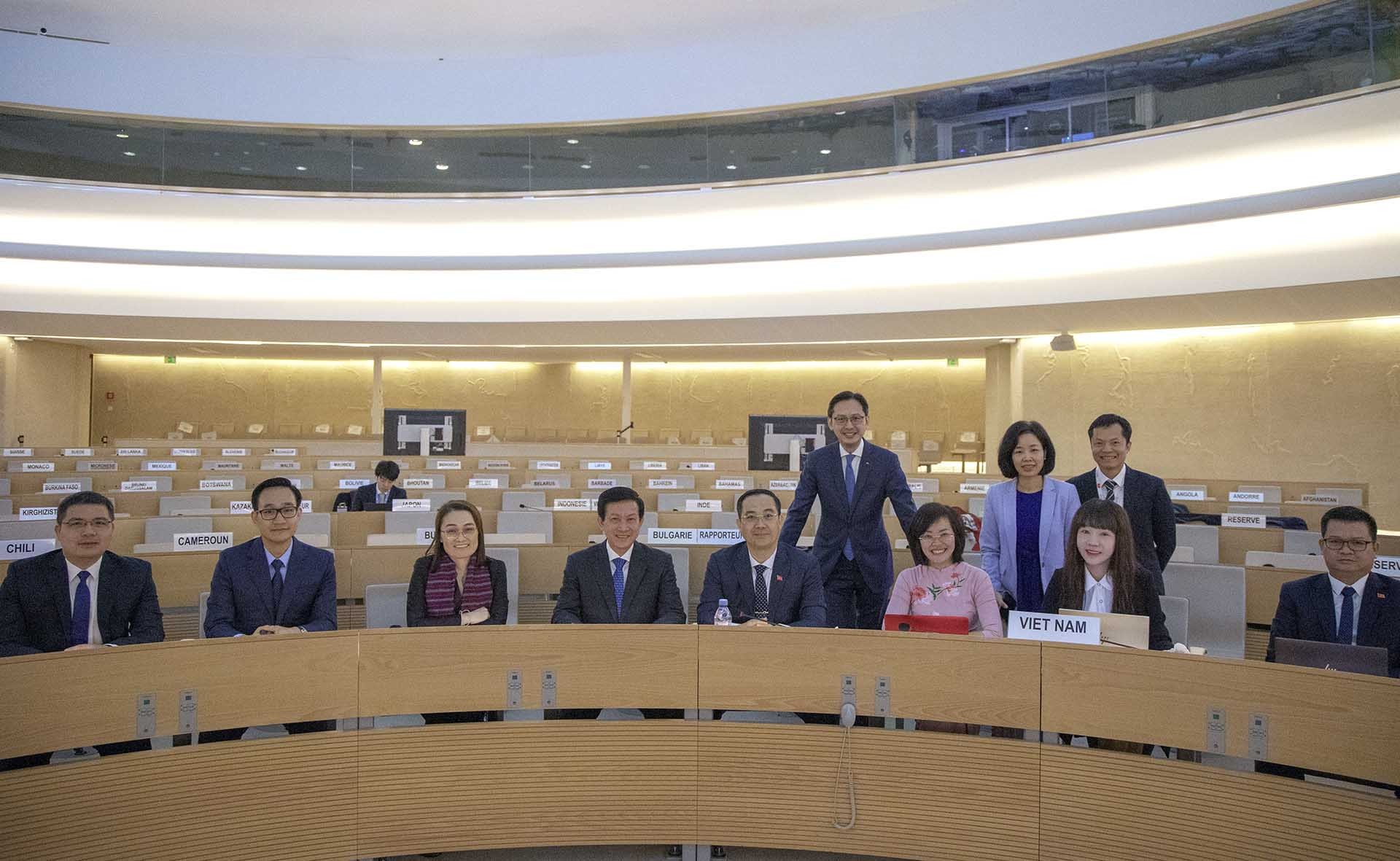 Đoàn đại biểu Việt Nam do Thứ trưởng Ngoại giao Đỗ Hùng Việt dẫn đầu tại Phiên đối thoại. (Nguồn: TTXVN) Đoàn đại biểu Việt Nam do Thứ trưởng Ngoại giao Đỗ Hùng Việt dẫn đầu tại Phiên đối thoại. (Nguồn: TTXVN)