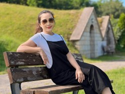 Sao Việt: Diễn viên Khánh Huyền trẻ trung ở tuổi 53, Quỳnh Kool đăng ảnh gợi cảm