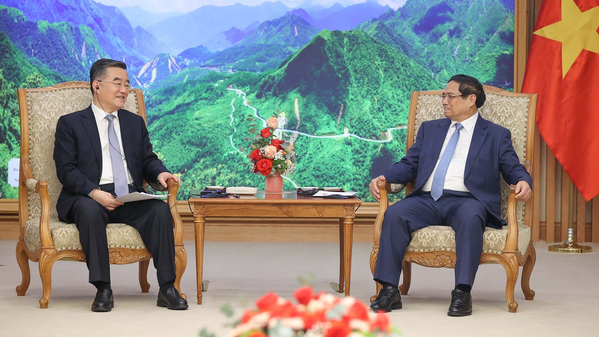 Thủ tướng Phạm Minh Chính tiếp Phó Ủy viên trưởng Ủy ban thường vụ Nhân đại toàn quốc Trung Quốc