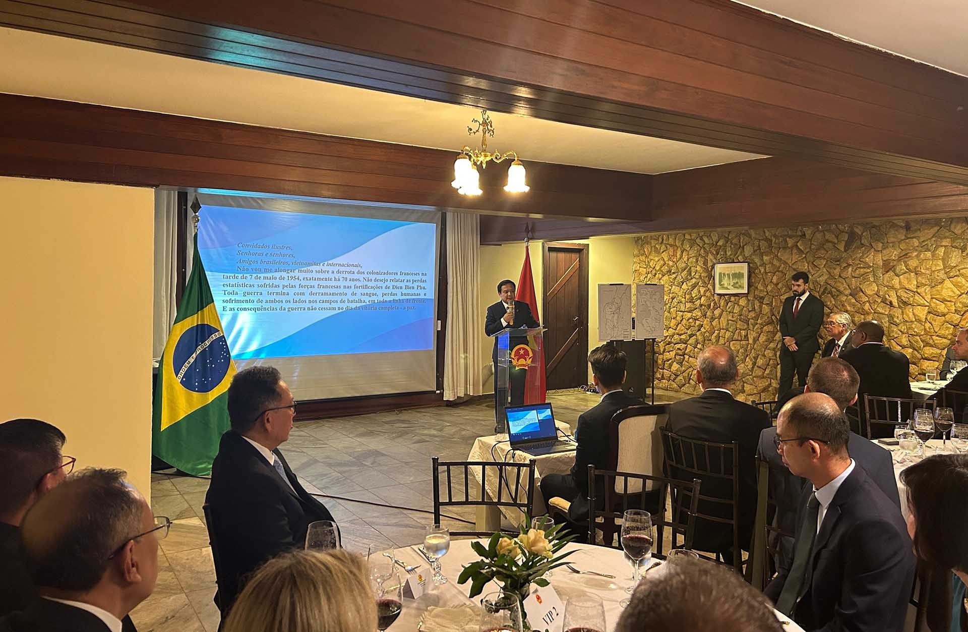 Gặp mặt nhân dịp 35 năm thiết lập quan hệ ngoại giao Việt Nam-Brazil và 70 năm Chiến thắng Điện Biên Phủ Gặp mặt nhân dịp 35 năm thiết lập quan hệ ngoại giao Việt Nam-Brazil và 70 năm Chiến thắng Điện Biên Phủ