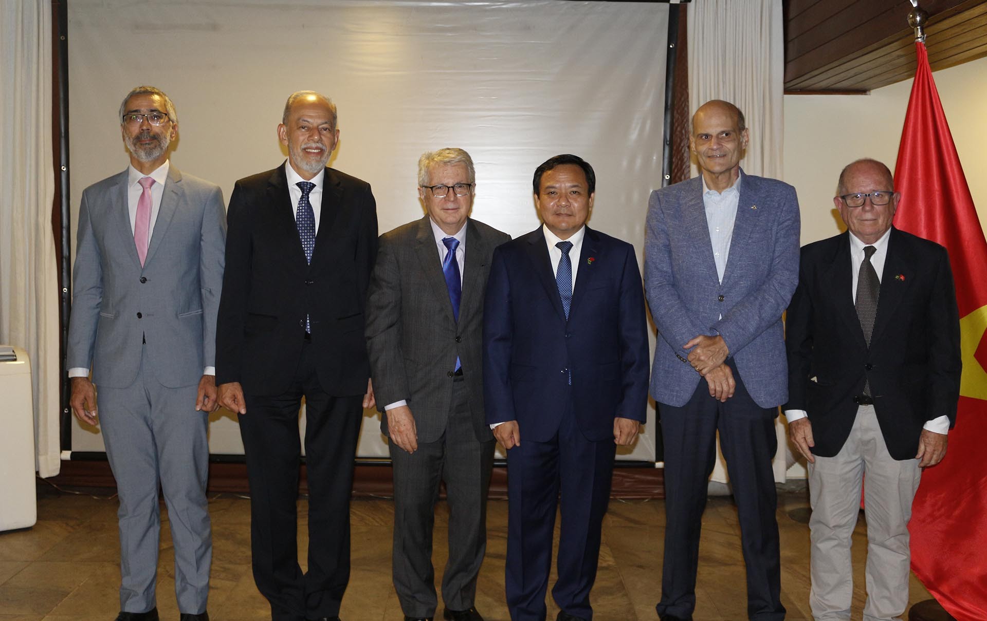 Gặp mặt nhân dịp 35 năm thiết lập quan hệ ngoại giao Việt Nam-Brazil và 70 năm Chiến thắng Điện Biên Phủ Gặp mặt nhân dịp 35 năm thiết lập quan hệ ngoại giao Việt Nam Brazil và 70 năm Chiến thắng Điện Biên Phủ