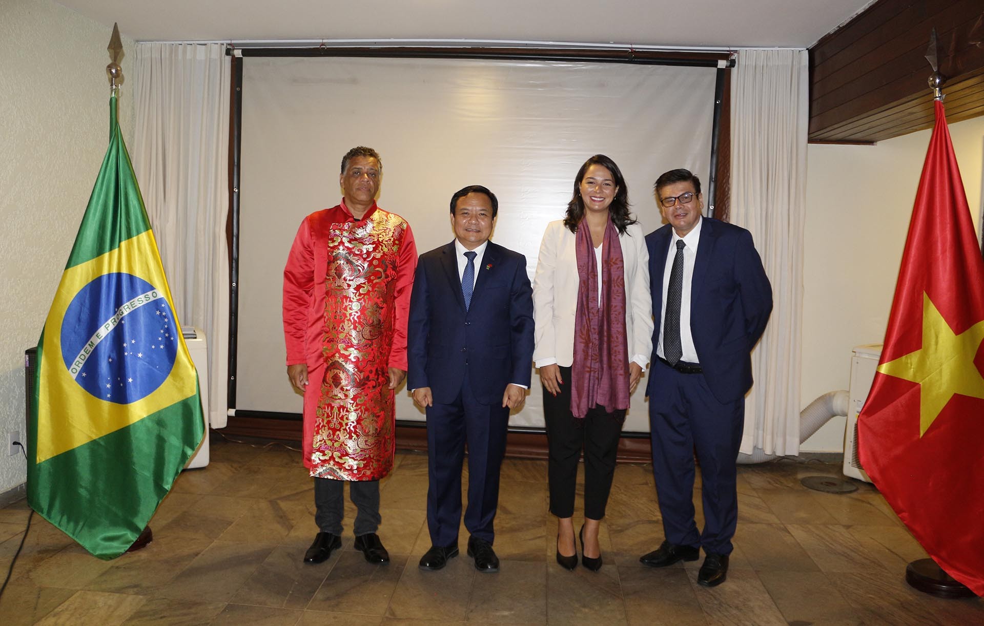 Gặp mặt nhân dịp 35 năm thiết lập quan hệ ngoại giao Việt Nam-Brazil và 70 năm Chiến thắng Điện Biên Phủ Gặp mặt nhân dịp 35 năm thiết lập quan hệ ngoại giao Việt Nam Brazil và 70 năm Chiến thắng Điện Biên Phủ