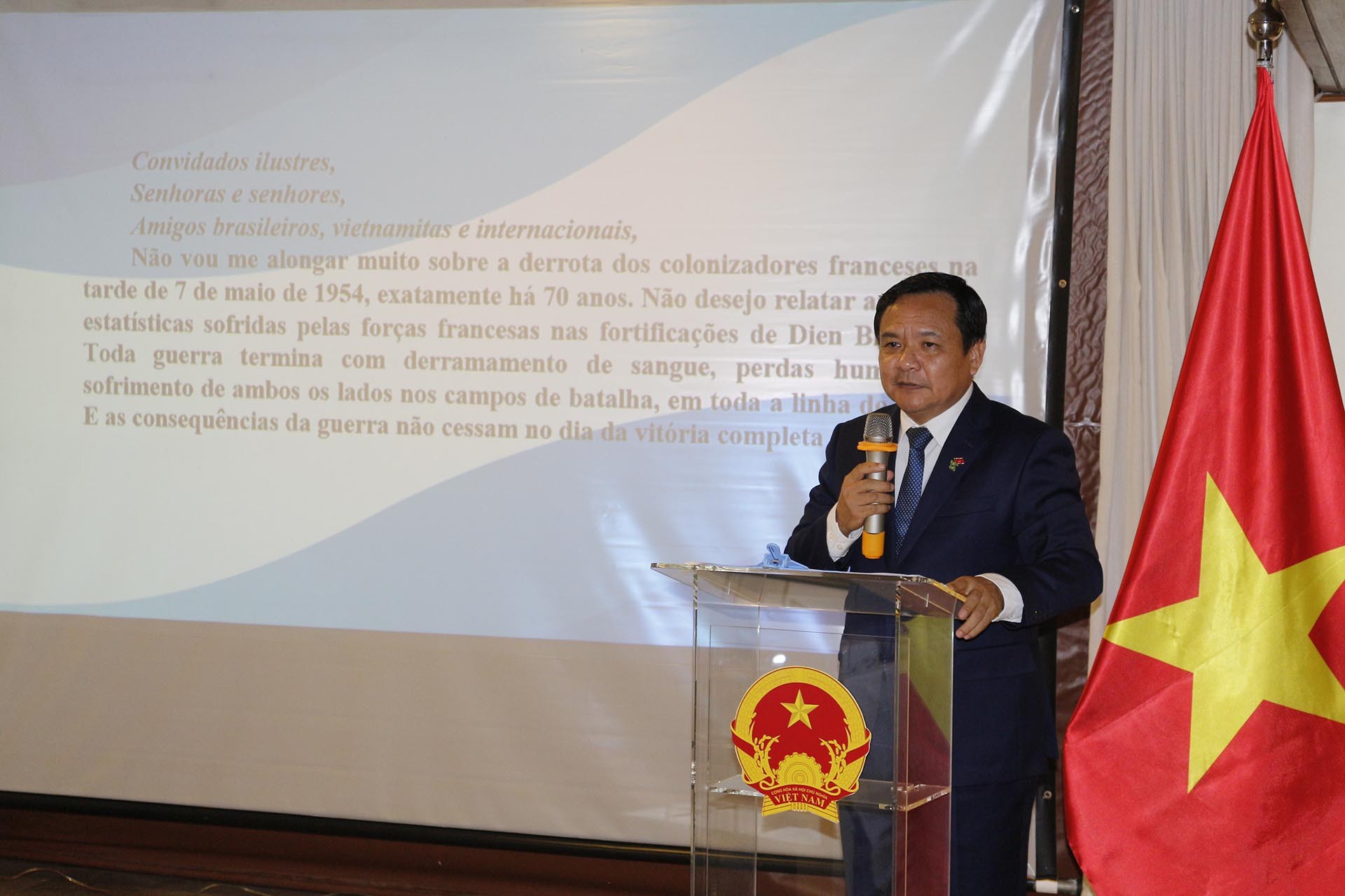 Gặp mặt nhân dịp 35 năm thiết lập quan hệ ngoại giao Việt Nam-Brazil và 70 năm Chiến thắng Điện Biên Phủ Gặp mặt nhân dịp 35 năm thiết lập quan hệ ngoại giao Việt Nam-Brazil và 70 năm Chiến thắng Điện Biên Phủ