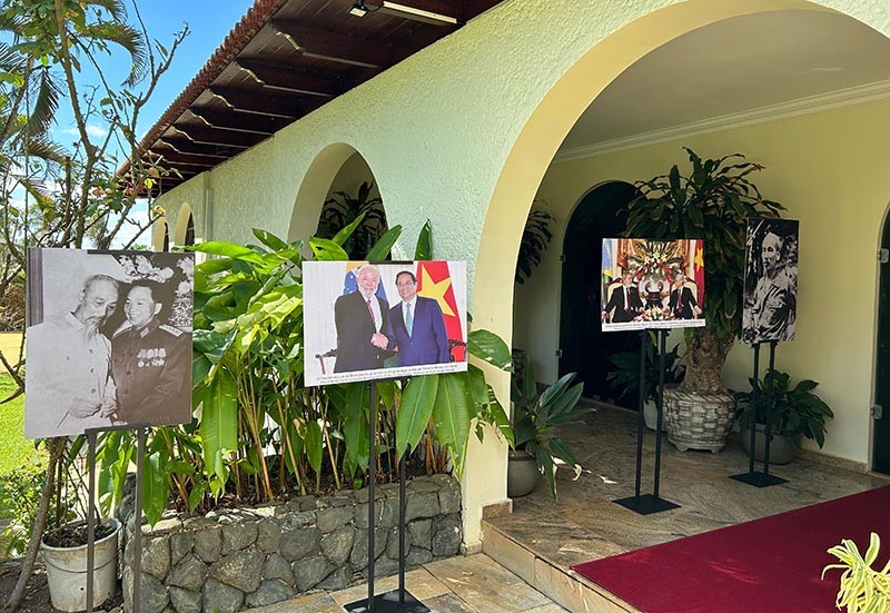 Gặp mặt nhân dịp 35 năm thiết lập quan hệ ngoại giao Việt Nam-Brazil và 70 năm Chiến thắng Điện Biên Phủ Gặp mặt nhân dịp 35 năm thiết lập quan hệ ngoại giao Việt Nam Brazil và 70 năm Chiến thắng Điện Biên Phủ