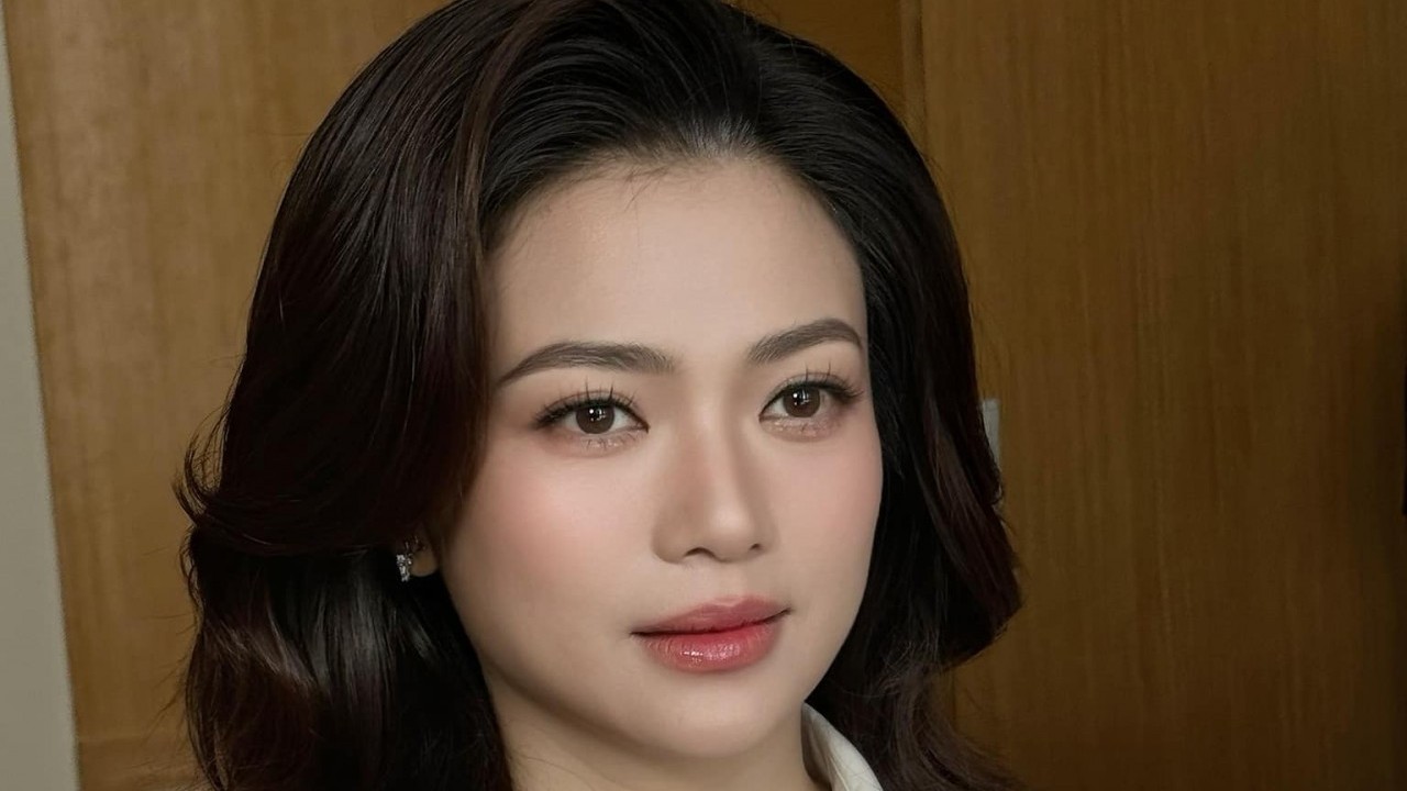 Sao Việt: Diễn viên Kiều Anh thanh lịch, trẻ trung với sơ mi trắng