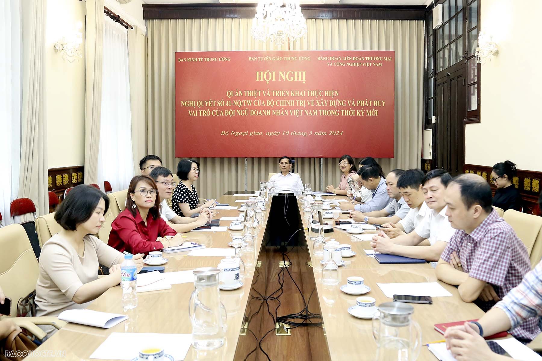 Đổi mới phương thức triển khai thực hiện Nghị quyết số 41 của Bộ Chính trị, phát huy vai trò của doanh nhân Việt Nam thời kỳ mới Bộ Ngoại giao dự Hội nghị quán triệt, triển khai thực hiện Nghị quyết của Bộ Chính trị về xây dựng và phát huy vai trò doanh nhân trong thời kỳ mới