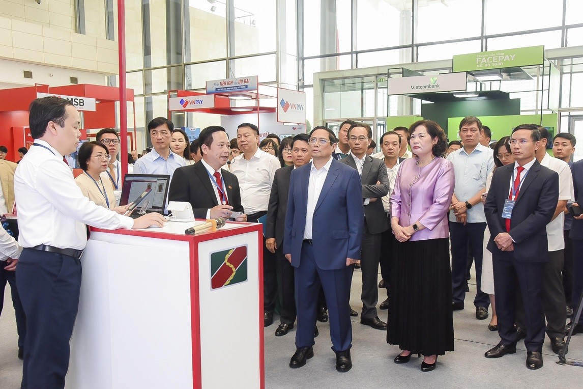 Agribank trình diễn 6 dịch vụ vượt trội tại sự kiện Chuyển đổi số ngành Ngân hàng năm 2024 Agribank trình diễn 6 dịch vụ vượt trội tại sự kiện Chuyển đổi số ngành Ngân hàng năm 2024