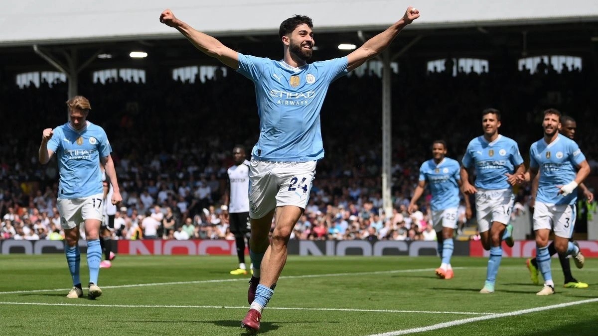 Thắng vùi dập Fulham, Man City vượt Arsenal leo lên đầu bảng Premier League