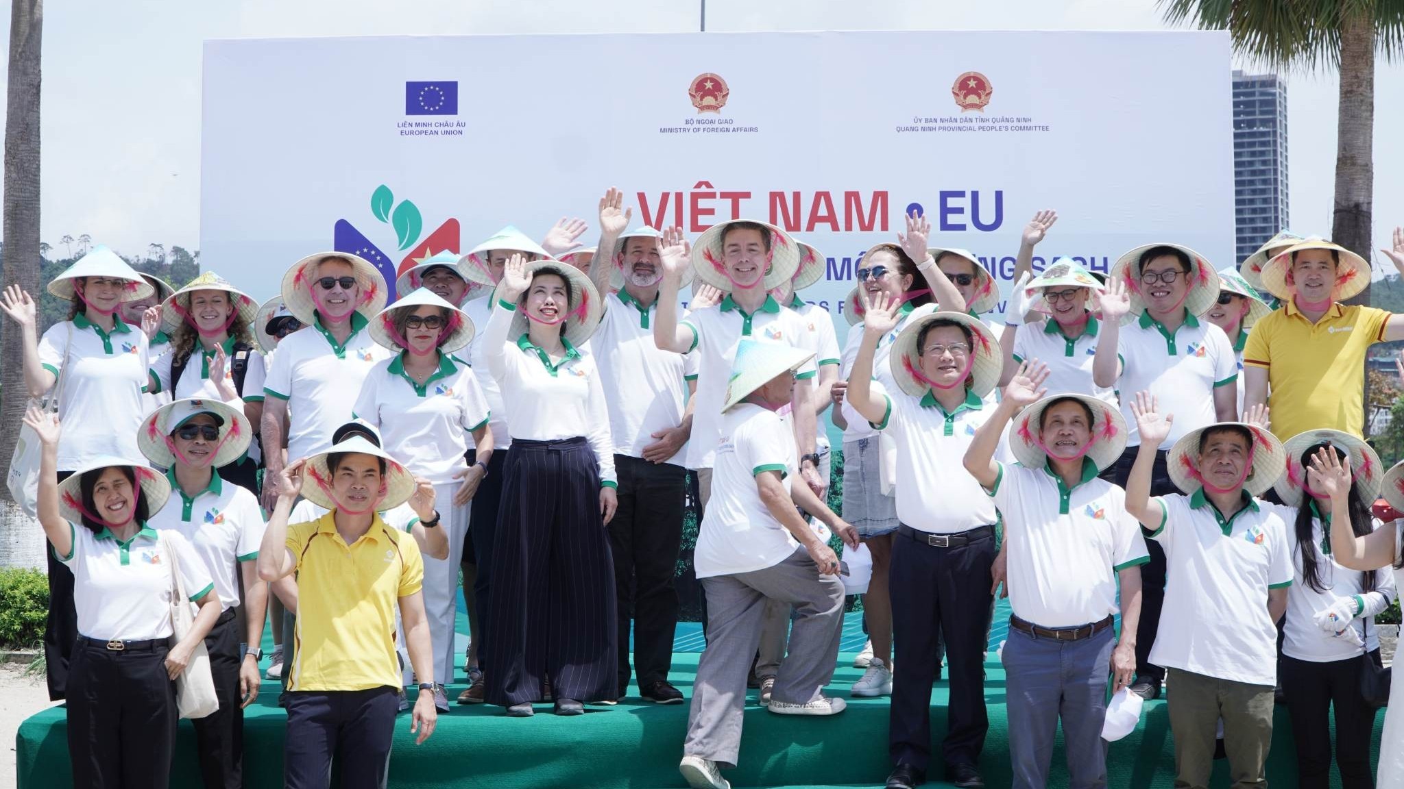 Nâng cao nhận thức và trách nhiệm đối với môi trường biển