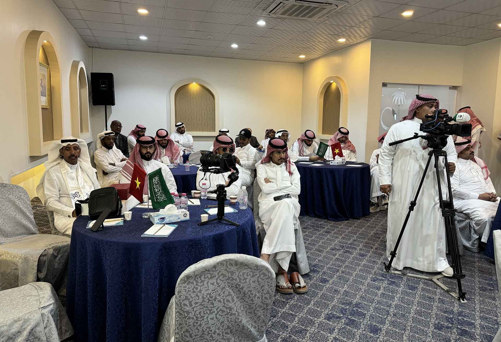 Đoàn công tác Đại sứ quán Việt Nam tại Saudi Arabia thăm, làm việc tại tỉnh Taif và thúc đẩy hoạt động ngoại giao kinh tế Đoàn công tác Đại sứ quán Việt Nam tại Saudi Arabia thăm, làm việc tại tỉnh Taif và thúc đẩy hoạt động ngoại giao kinh tế