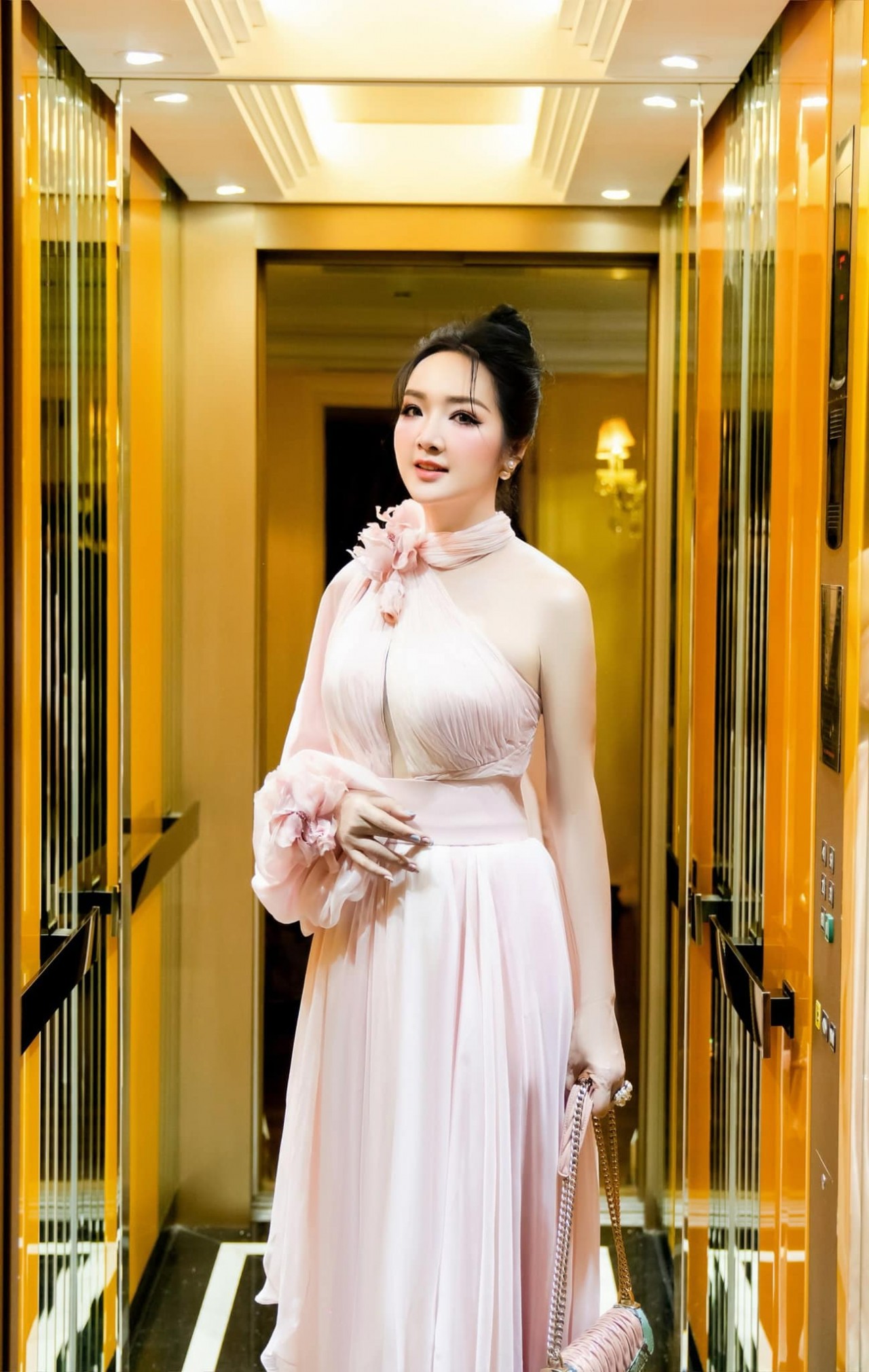 Hoa hậu Đền Hùng Giáng My dịu dàng Hoa hậu Đền Hùng Giáng My dịu dàng