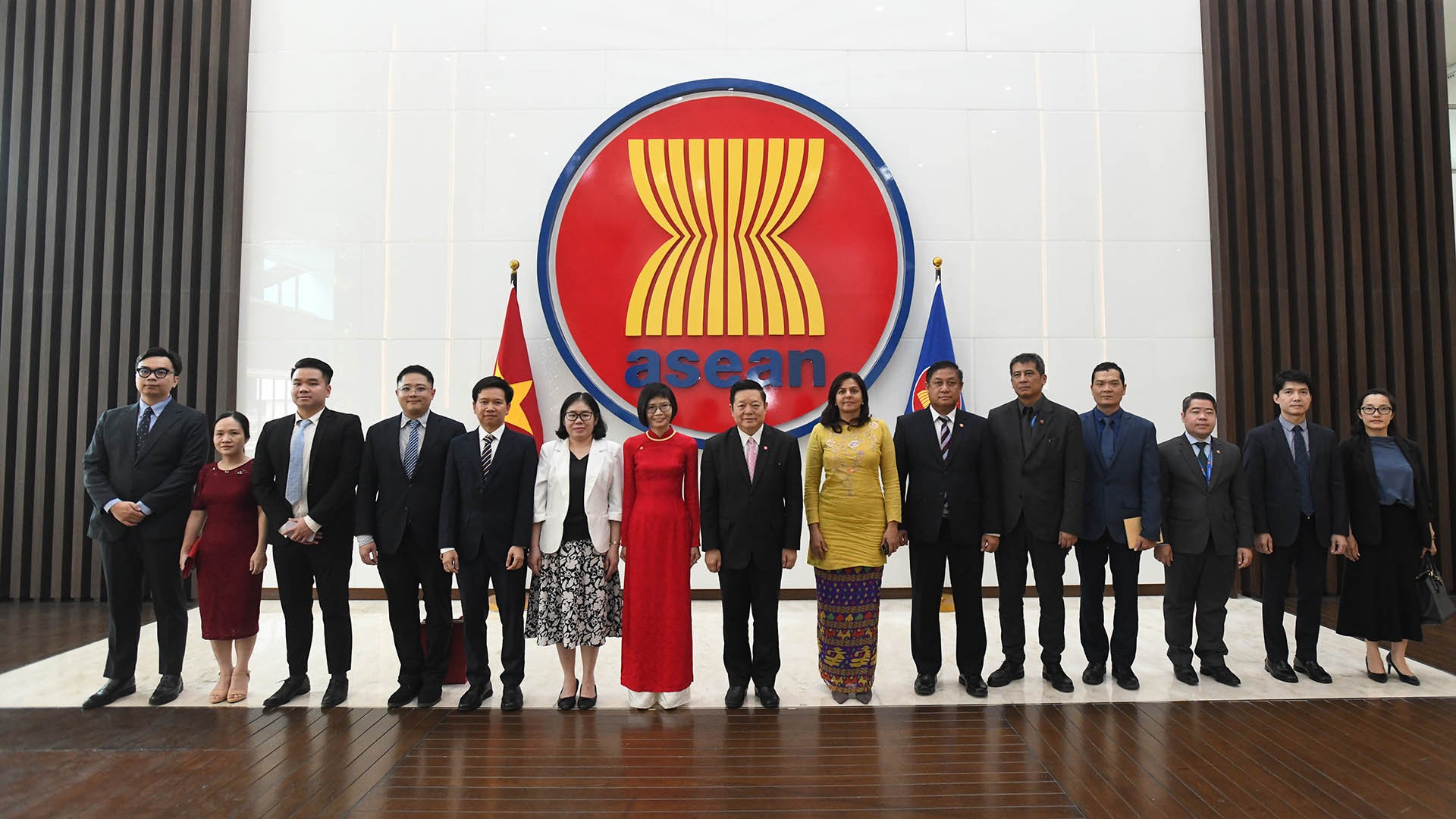 Đại sứ, Trưởng Phái đoàn đại diện thường trực Việt Nam tại ASEAN trình Thư ủy nhiệm lên Tổng thư ký ASEAN