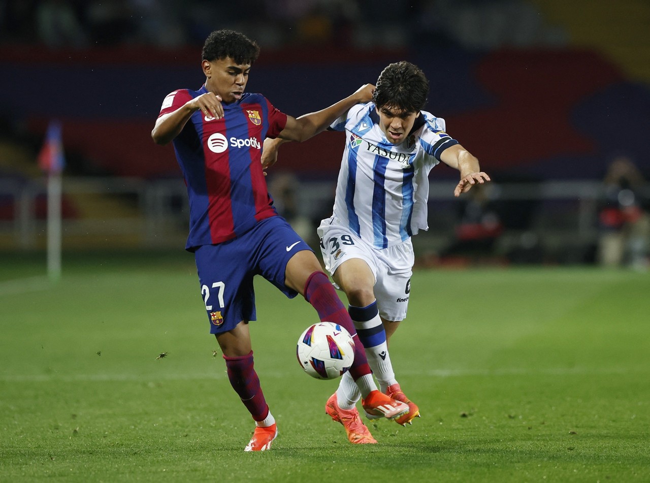 Real Madrid đã diễu hành mừng chức vô địch La Liga 2023/24, Barcelona còn mục tiêu duy nhất là cán đích với ngôi á quân. Chính vì thế, trận tiếp đón Real Sociedad là cơ hội để thầy trò HLV Xavi tìm kiếm 3 điểm. Real Madrid đã diễu hành mừng chức vô địch La Liga 2023/24, Barcelona còn mục tiêu duy nhất là cán đích với ngôi á quân. Chính vì thế, trận tiếp đón Real Sociedad là cơ hội để thầy trò HLV Xavi tìm kiếm 3 điểm.