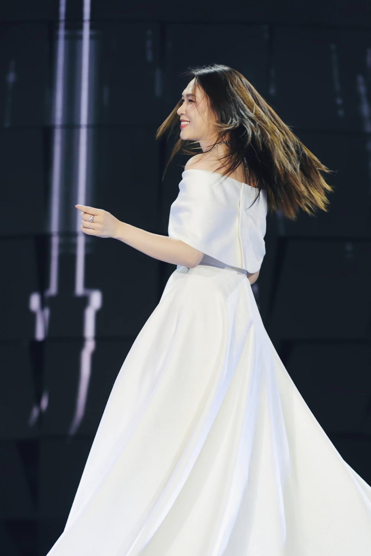 Thần thái đỉnh cao trên sân khấu của ca sĩ Mỹ Tâm 'Tượng đài nhan sắc' và quan niệm hạnh phúc của ca sĩ Mỹ Tâm