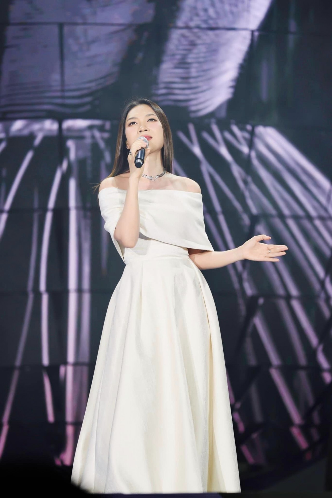 Thần thái đỉnh cao trên sân khấu của ca sĩ Mỹ Tâm